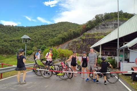 Chiang Mai: Rainforest Guided Mountain Biking Tour