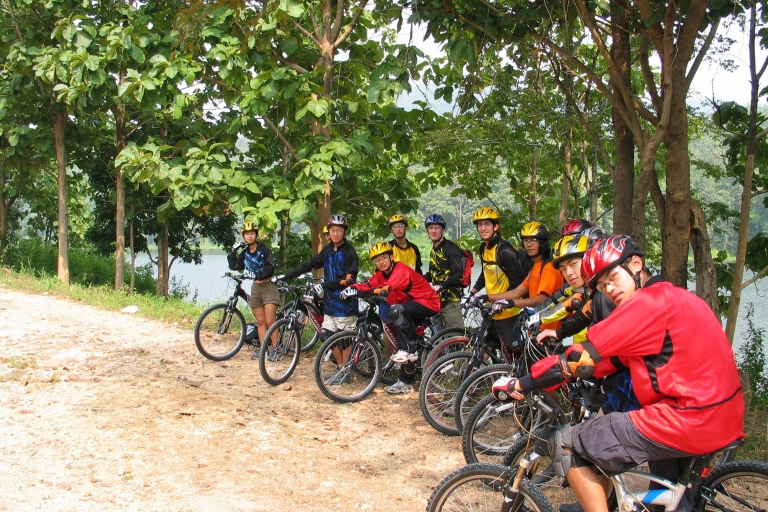 Bicicleta de 1 día por la selva tropical y el lago, Chiang Mai "8"1 Día Selva tropical y lago, bicicleta de montaña Chiang Mai "8"