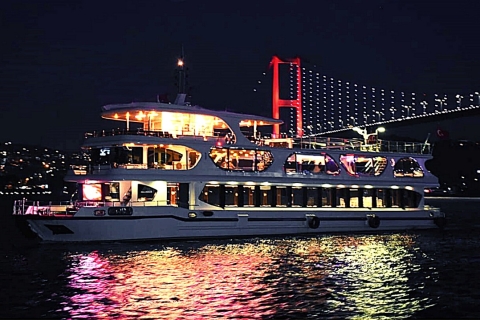 Istanbul: Bosporus-dinercruise met drankjes en Turkse showStandaardmenu met onbeperkt alcoholische dranken en transfer