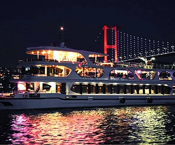 Istanbul: Bosphorus Dinner Cruise with Drinks & Turkish Show