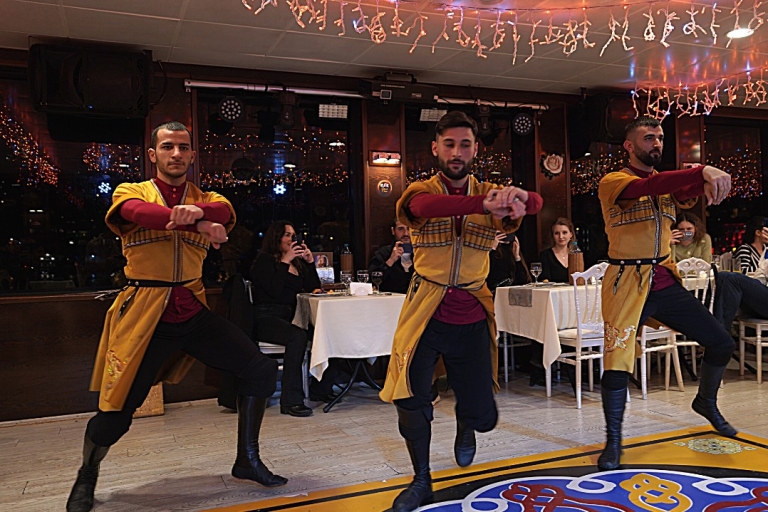 Istanbul: Bosporus-dinercruise met drankjes en Turkse showStandaardmenu met alcoholische dranken en ontmoetingspunt