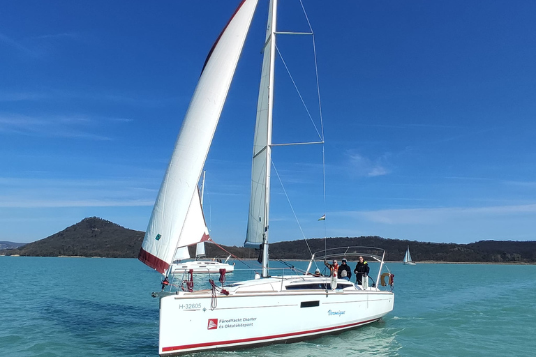 Von Budapest aus: Privates Segeln auf dem Balaton/Halbinsel Tihany