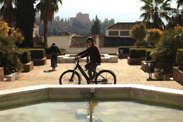 Granada: Highlights & Viewpoints eBike Tour with Tapas Break Private tour in Spanish