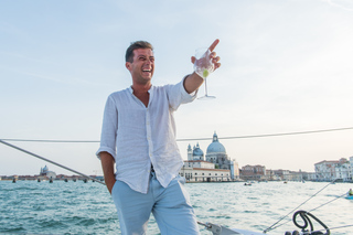 Venice: Lagoon Catamaran Cruise with Music and Drinks