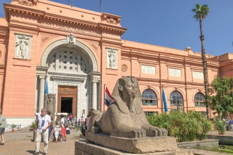Private Guided Tour to Giza Pyramids and Nile Trip Hurghada