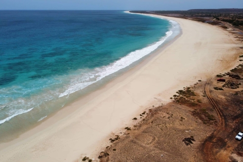 Boavista : Tour de l'île en 4x4 - Plages, dunes et saveurs localesGroupe partagé (maximum 21 personnes)
