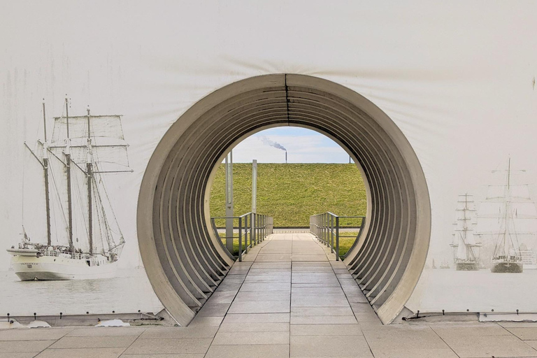 Bremerhaven: Weser Promenade Guided Discovery Walk