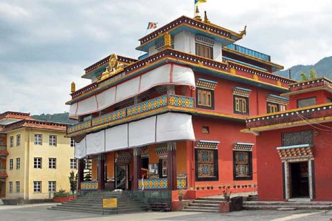 Pokhara: Tibetan, Gurung and Monk Culture Private Day Tour