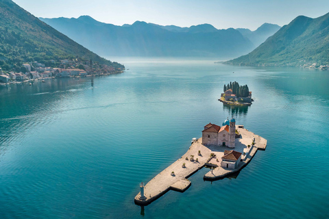 Kotor : L'aventure de la Grande Grotte Bleue en bateau à moteurKotor : Visite de la grotte bleue en bateau à moteur