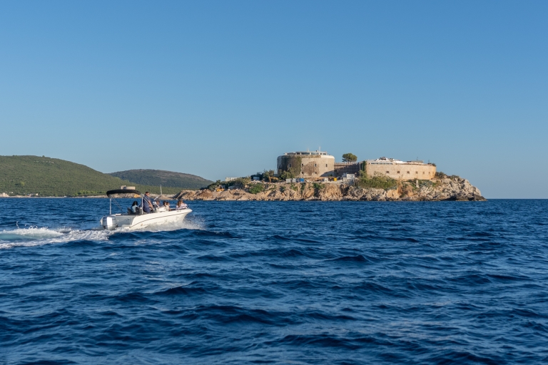 Kotor: Wycieczka łodzią motorową po Wielkiej Błękitnej JaskiniKotor: Wycieczka łodzią motorową po Błękitnej Jaskini