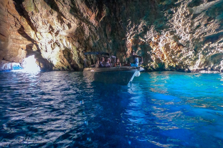 Kotor : L'aventure de la Grande Grotte Bleue en bateau à moteurKotor : Visite de la grotte bleue en bateau à moteur