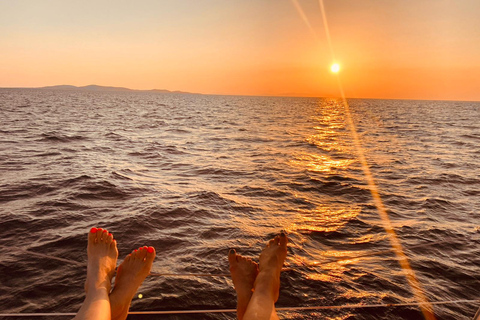 Mykonos : Croisière au coucher du soleil sur l&#039;île de Rhénia avec transfert et repas