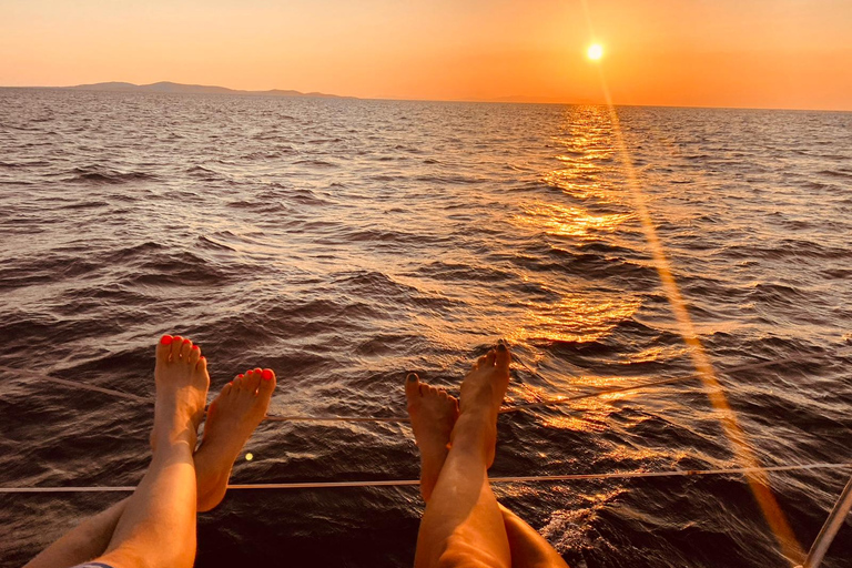 Mykonos: Crociera al tramonto sull&#039;isola di Rhenia con trasferimento e pasto