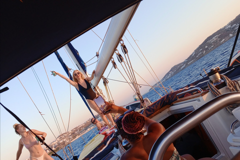 Mykonos: Rhenia Island Sunset Cruise mit Transfer und Mahlzeit