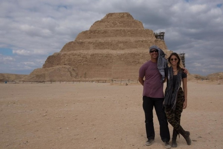 Au départ de Port Saïd : excursion privée d'une journée aux pyramides de Gizeh et à SakkaraPort-Saïd : visite des pyramides de Gizeh et de Sakkara