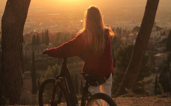 Granada: Alhambra und Sierra Nevada - Sonnenuntergang mit dem E-Bike