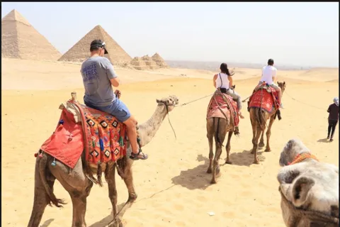 Le Caire : Visite privée des pyramides de Gizeh, du musée égyptien et du bazar