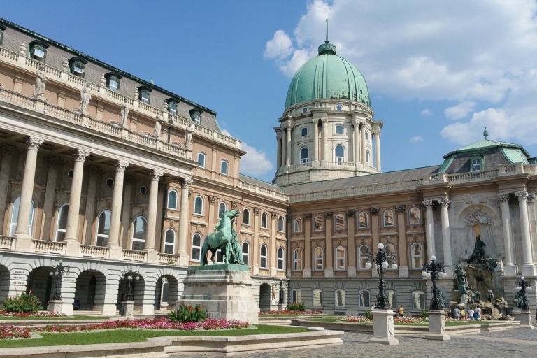 Budapest: recorrido a pie de 3 horas por el Reino de muchas nacionesBudapest: recorrido privado a pie por el reino de muchas naciones