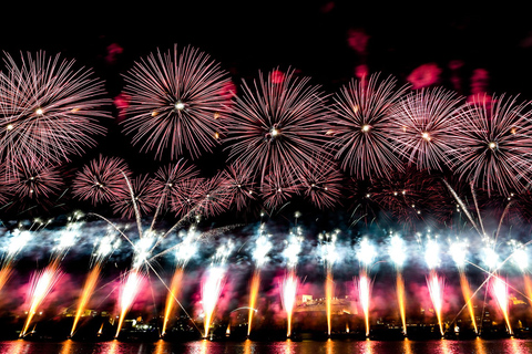 Valletta: Malta Fireworks Festival Cruise Malta International Fireworks Festival: St Paul's Bay