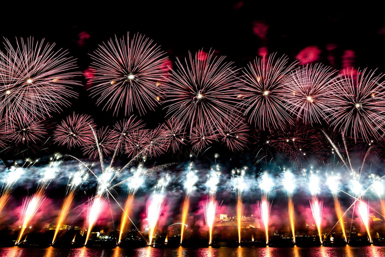 Valletta: Malta Fireworks Festival Cruise Malta International Fireworks Festival: St Paul's Bay