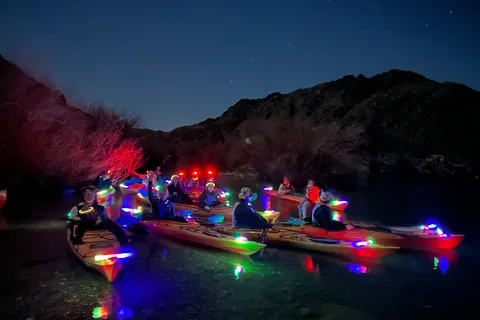 Desde Las Vegas Excursión en Kayak a la Luz de la Luna en el Cañón Negro