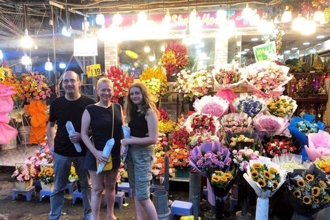 Hô-Chi-Minh-Ville : visite nocturne en Vespa d'époquePoint de rencontre pour les clients séjournant en dehors des districts 1, 3 et 4