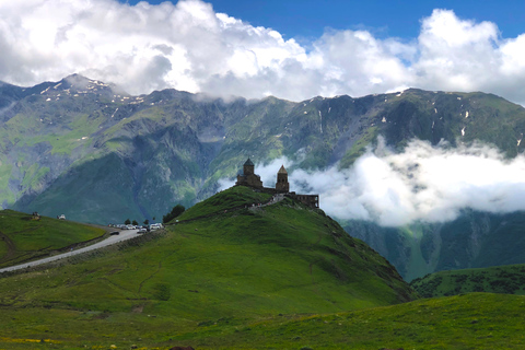 Gudauri et Kazbegi: excursion privée d'une journée au départ de Tbilissi