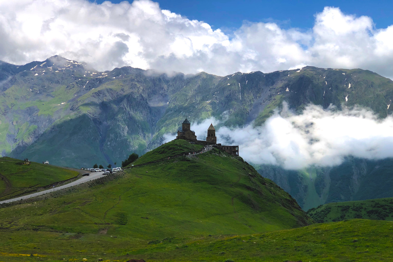 Gudauri y Kazbegi: excursión privada de un día desde Tbilisi