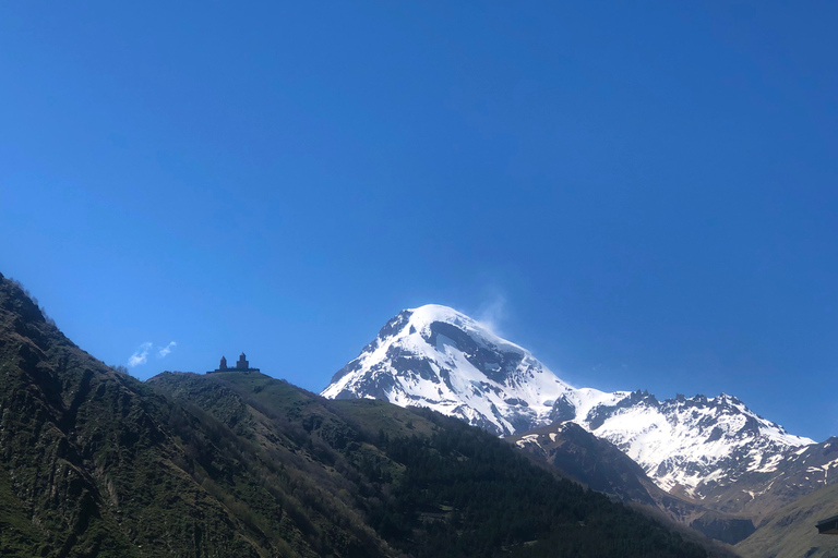 Gudauri et Kazbegi: excursion privée d'une journée au départ de Tbilissi