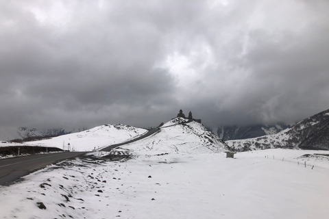 Gudauri y Kazbegi: excursión privada de un día desde Tbilisi