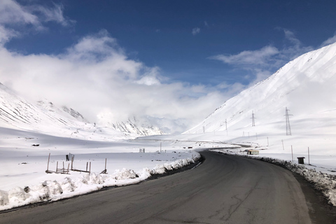 Gudauri et Kazbegi: excursion privée d'une journée au départ de Tbilissi