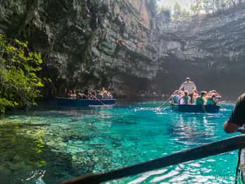 Argostoli: Melissani & Drogarati Cave Tour with Wine Tasting