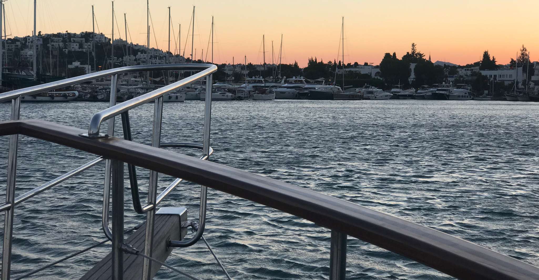 De Bodrum, tournée en bateau privé au coucher du soleil avec dîner et nager - Housity