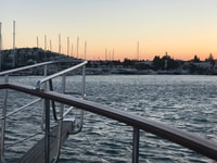 Desde Bodrum, Tour privado de Sunset Boat con cena y natación - Housity