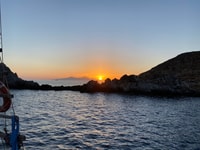 Desde Bodrum, Tour privado de Sunset Boat con cena y natación - Housity