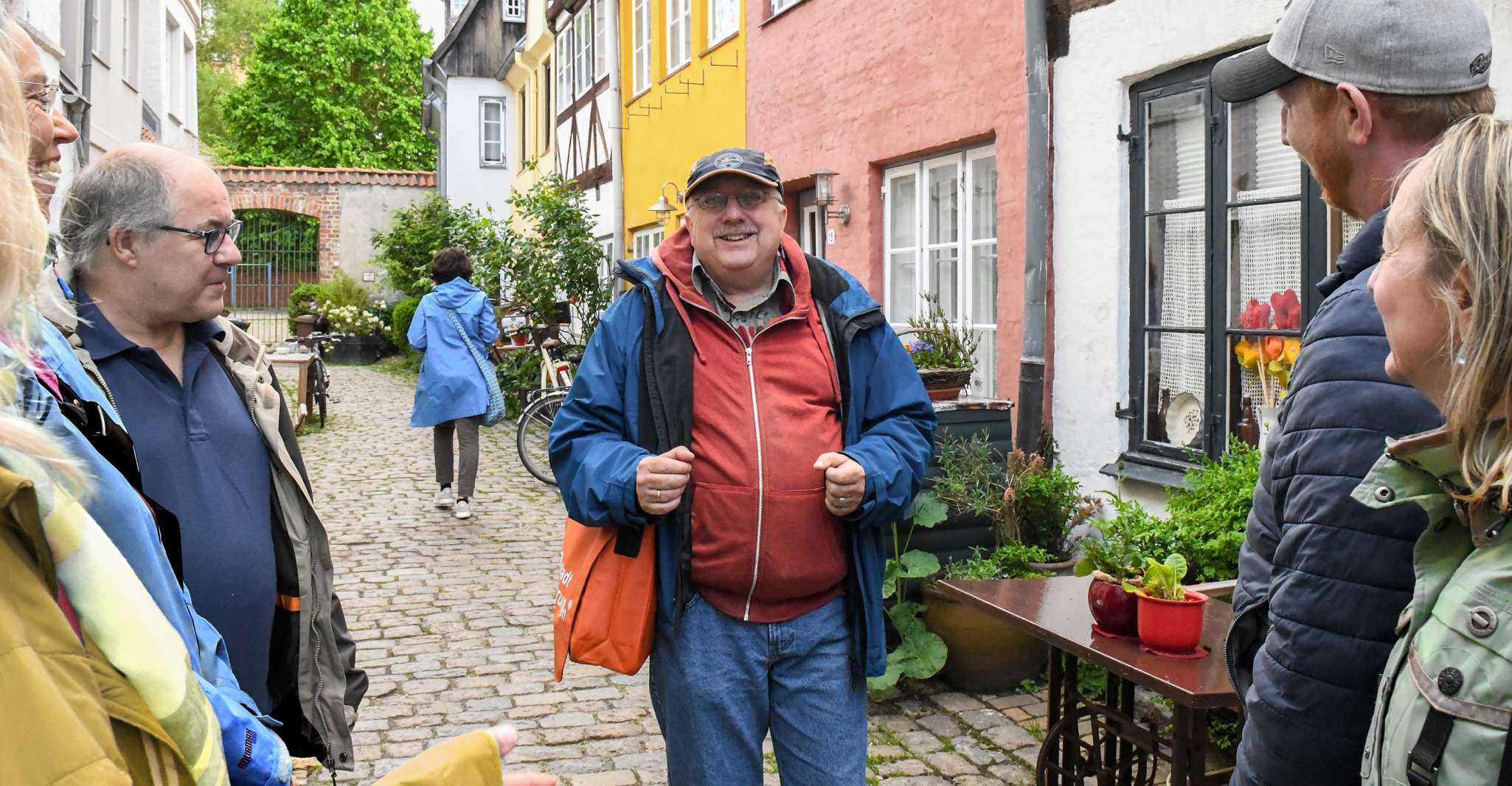 Lübeck, Entertaining Tour Through Hidden Courtyards - Housity