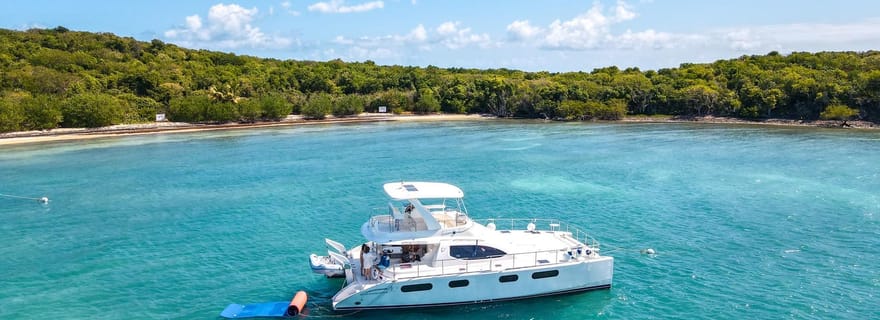 Fajardo : Croisière privée en catamaran 47-F avec boissons et collation