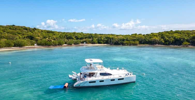 Fajardo: Private 47-F Catamaran Cruise with Drinks and Snack