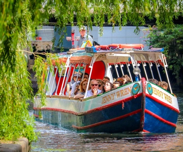 London: Canal Boat Ride on Camden Lock