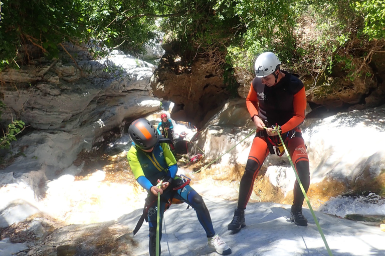 Dziki canyoning w Sierra de las Nieves w MaladzeDziki kanioning w Sierra de las Nieves, Malaga