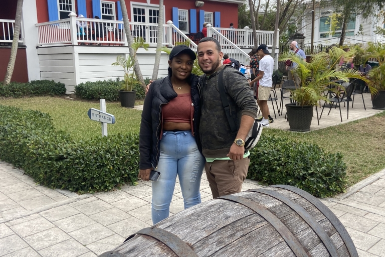 Nassau: Tour de la ciudad histórica con degustación de bebidas y comidaNassau: Visita a la Ciudad Histórica con Degustación de Bebidas y Comida