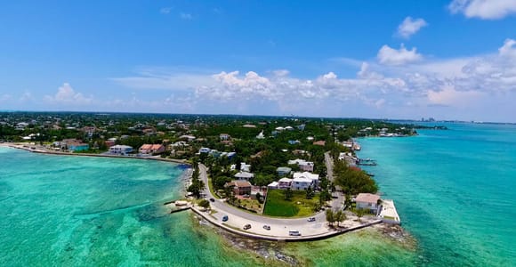 Nassau: Historic City Tour with Drink and Food Tasting