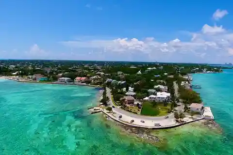 Nassau: Historic City Tour with Drink and Food Tasting