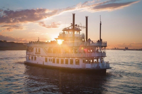 Boston Harbor: Full Moon Cruise Boston Harbor: Full Moon Cruise with Glass of Prosecco