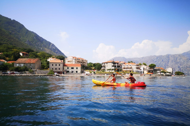 Kotor: Excursión guiada en kayak por la bahía de Kotor