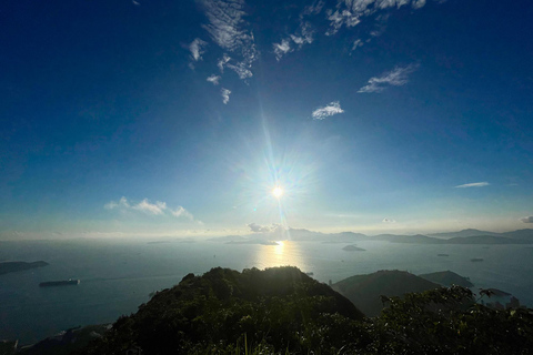 Hong Kong: 360 Panorama Sunset Hike to the Peak with Local Hong Kong: 360° Panorama Sunset Hike to the Peak with Local
