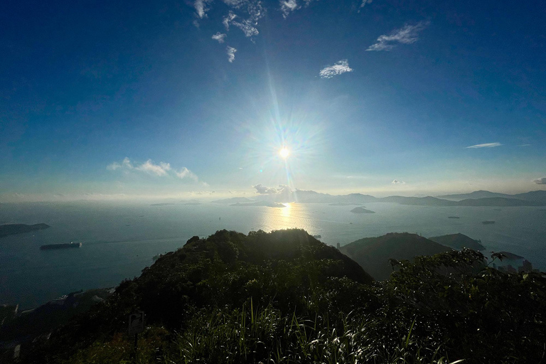 Hong Kong: 360 Panorama Sunset Hike to the Peak with Local Hong Kong: 360° Panorama Sunset Hike to the Peak with Local