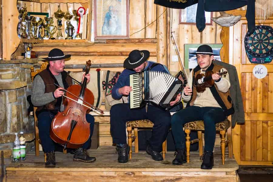 Zakopane Gubałówka: Pferdeschlittenfahrt mit lokaler Musik. Foto: GetYourGuide Zakopane Gubałówka: Pferdeschlittenfahrt mit lokaler Musik. Foto: GetYourGuide