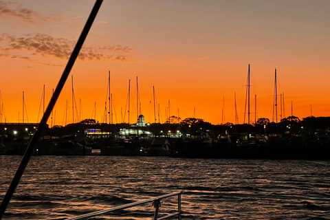 Vela com champanhe ao pôr do sol em Hervey BayBaía de Hervey: Veleiro ao Pôr do Sol c/ Champanhe