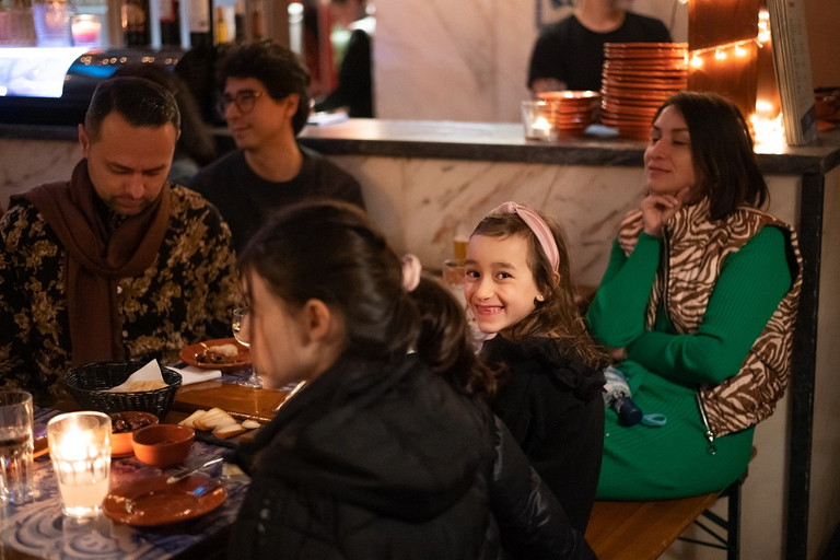 Lisbonne: visite nocturne de dégustation de nourriture et de vinVisite en anglais